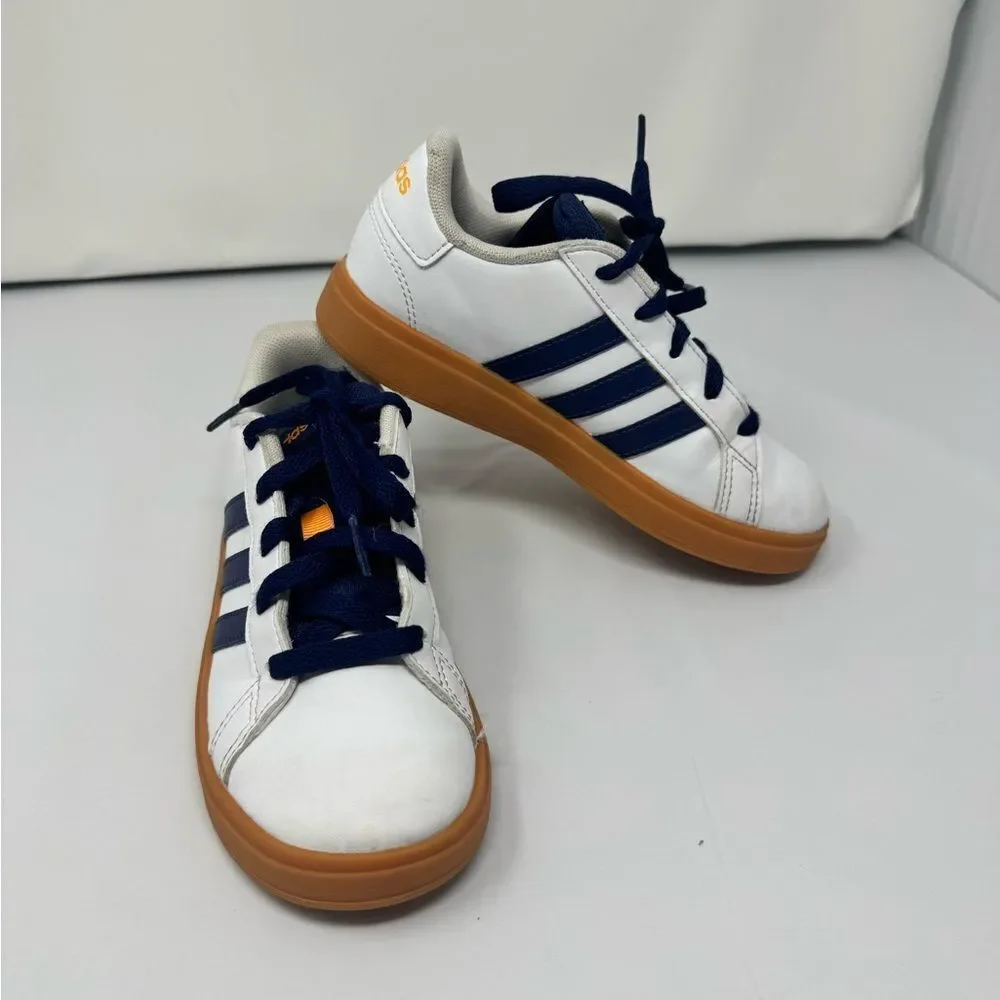 Adidas Grand Court Lifestyle Lace-Up GS in Cloud White and Dark Blue youth 1
